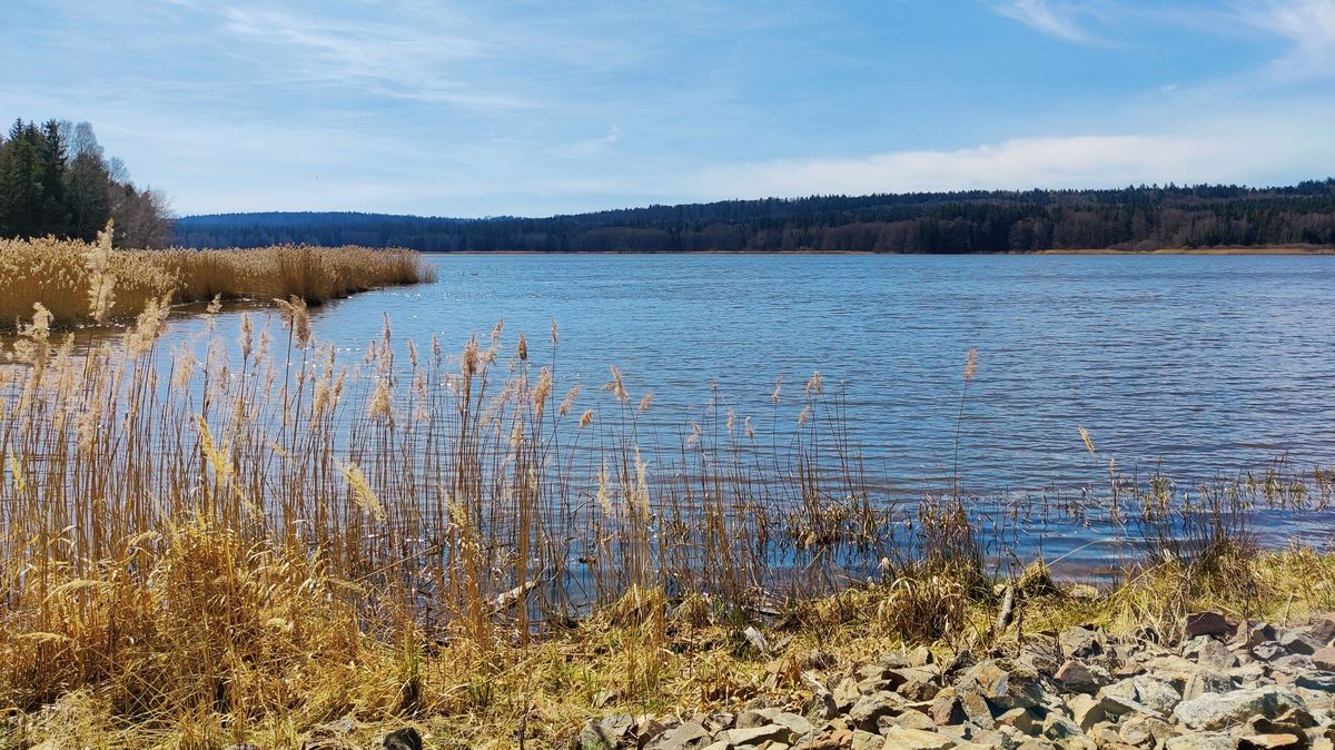Plné hospody i ohniště v lese. Dva pohledy na otevření Brd turistům